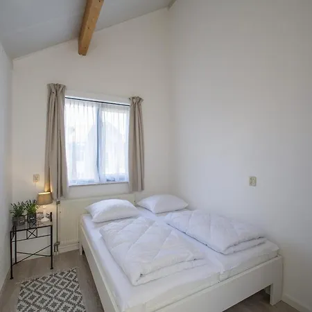 Villa Charming Near Sandy *