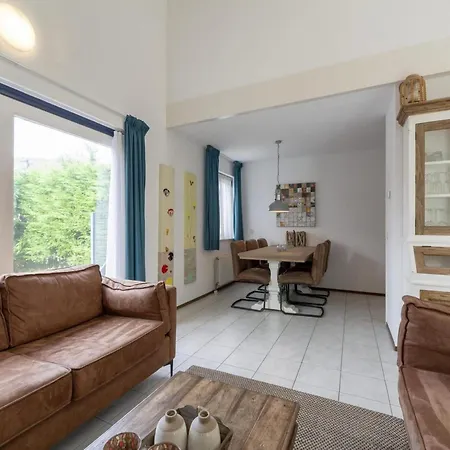 Villa Charming Near Sandy *